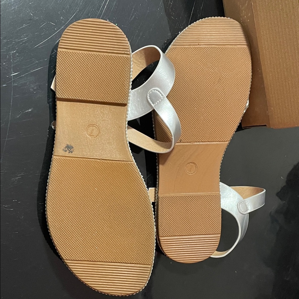 TOP Moda Silver and Tan Women's Sandals - Picture 5 of 7